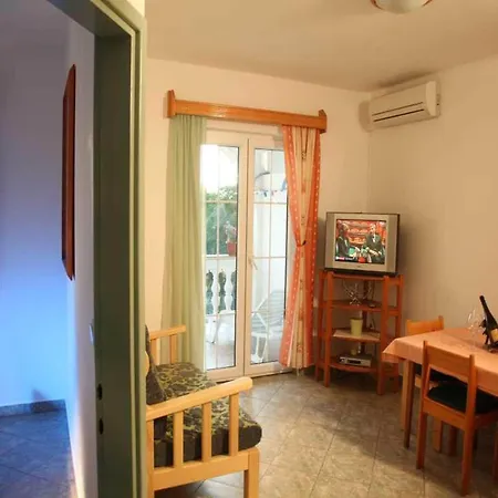Daire Retreat With Boat Mooring Srima