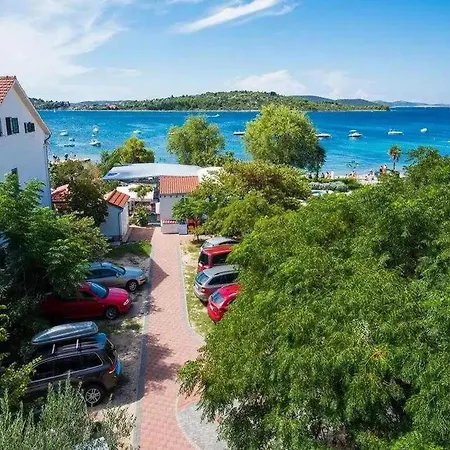 Retreat With Boat Mooring Daire